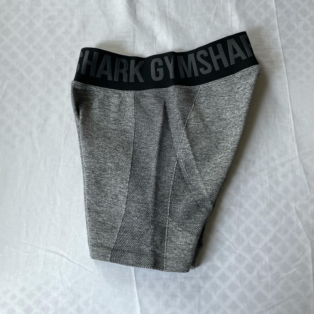 Gymshark flex shorts 🖤 - Picture 3 of 8